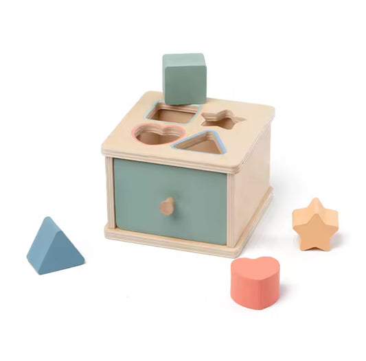 Montessori fa formaillesztő doboz gyerekeknek