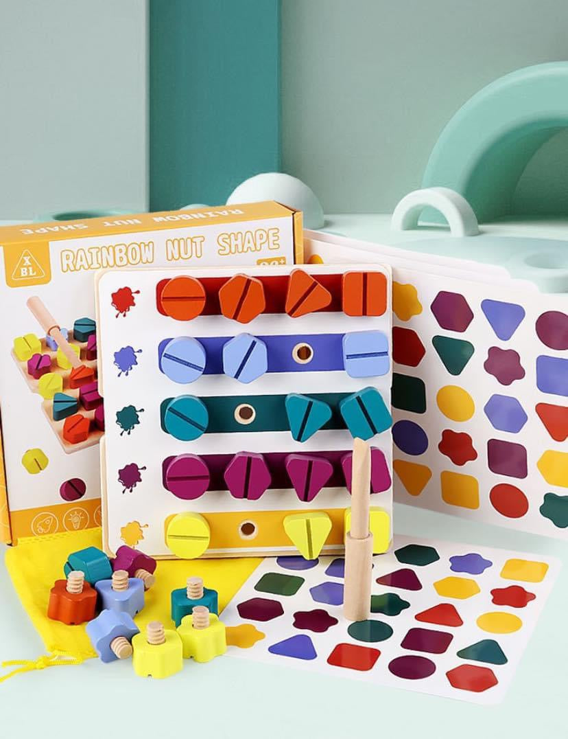 Montessori szivárvány fa csavaros formaberakó tábla színes elemekkel
