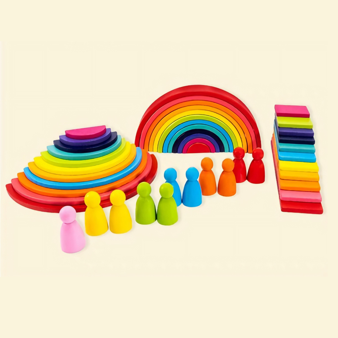 Teljes Montessori szivárvány játék szett ívekkel, téglákkal és figurákkal kreatív építéshez.
