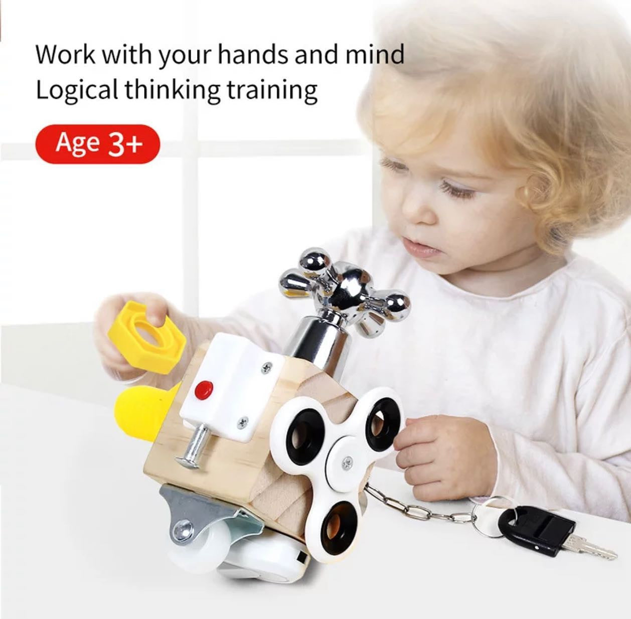 Montessori fa készségfejlesztő játék (busy cube)