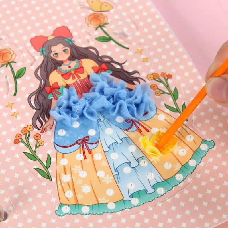 Divattervező DIY rajzkönyv gyerekeknek méretjelöléssel és festőecsetekkel.