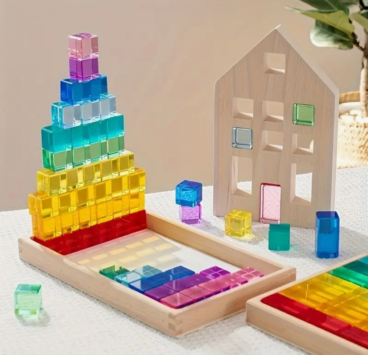 Montessori fa építőjáték házakkal és 50 db akril kockával