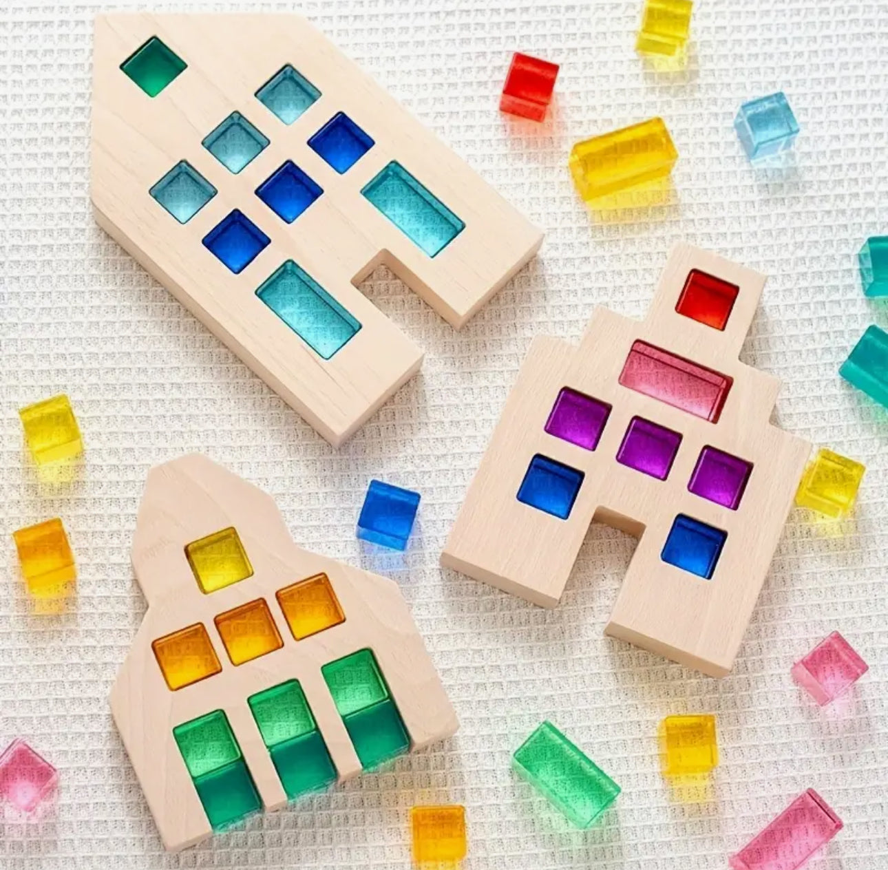 Montessori fa építőjáték házakkal és 50 db akril kockával