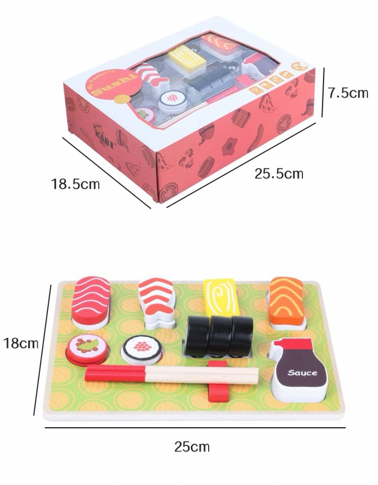 Fából készült sushi játékszett tálcán elrendezve, maki tekercsekkel, nigirivel, pálcikával és szósszal.
